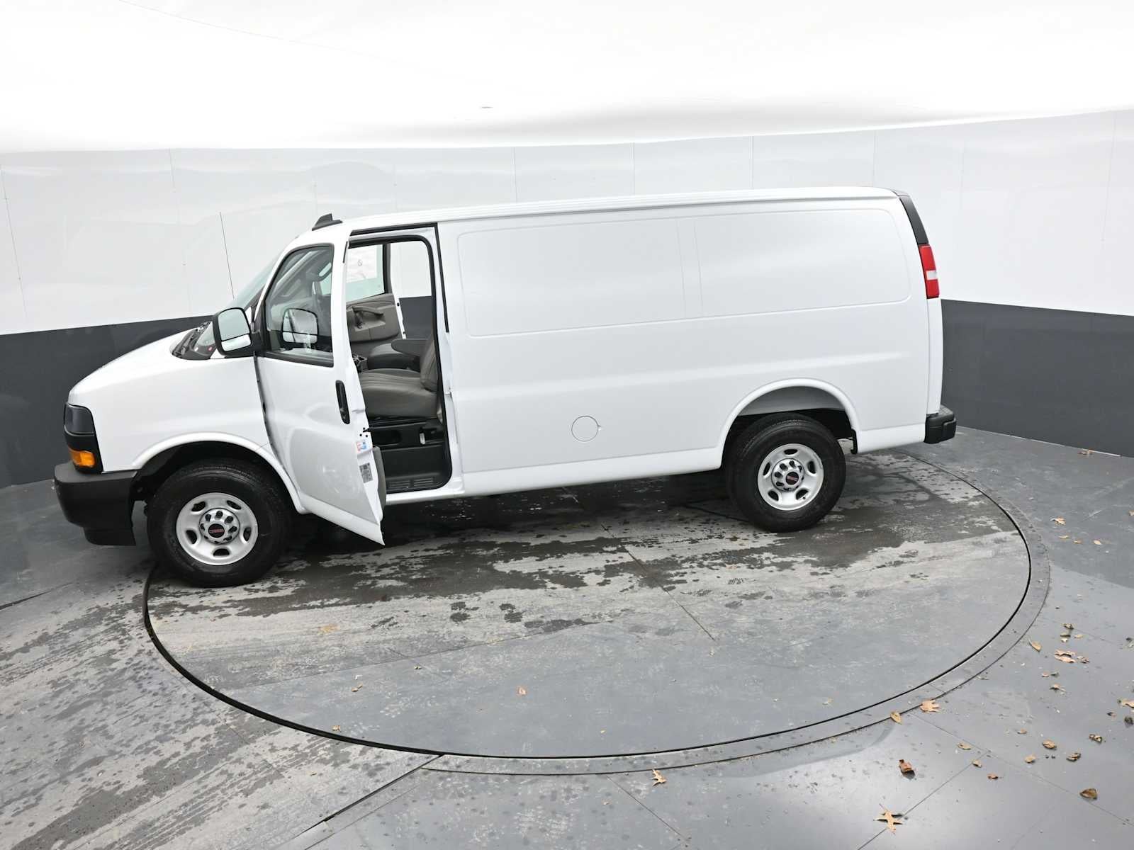 2025 GMC Savana Cargo 2500 Work Van