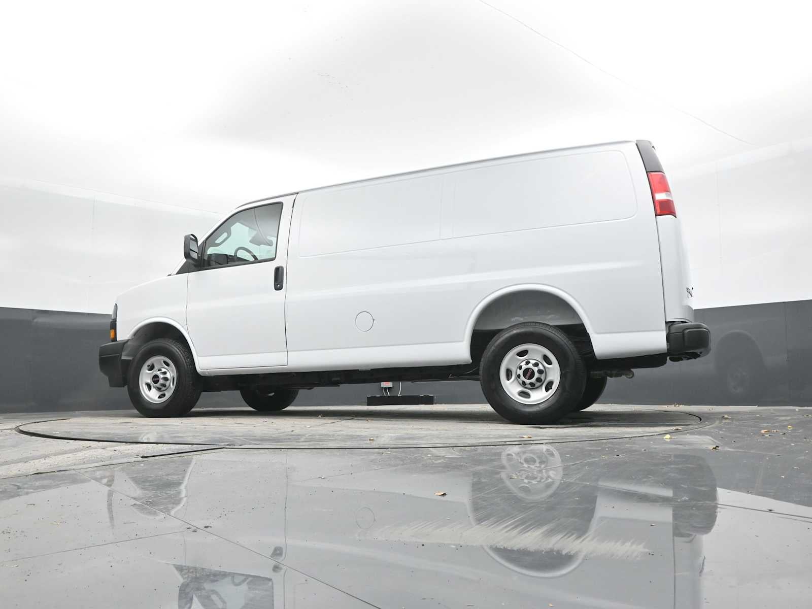 2025 GMC Savana Cargo 2500 Work Van