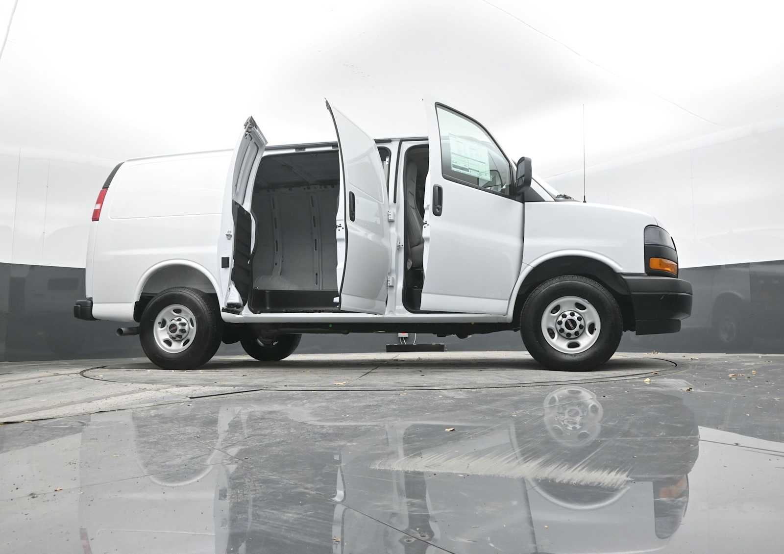 2025 GMC Savana Cargo 2500 Work Van