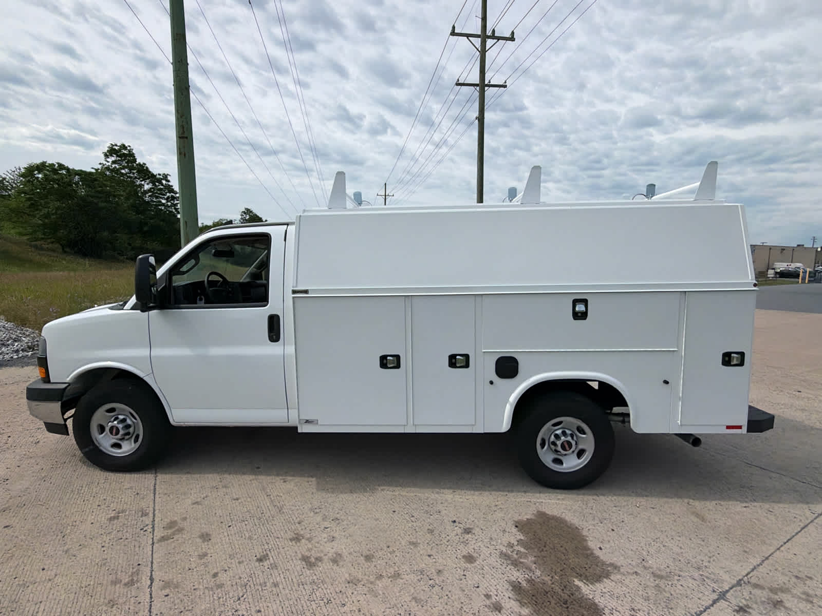2025 GMC Savana Cutaway 3500 1WT