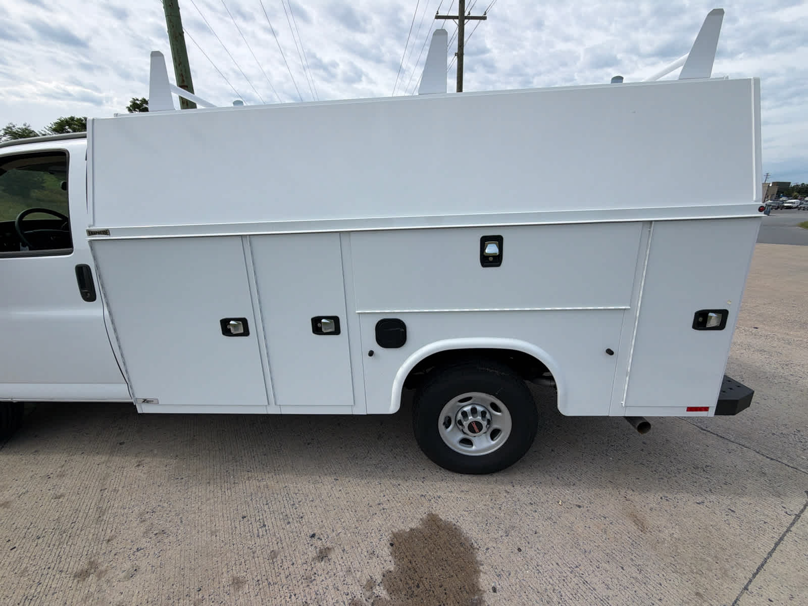 2025 GMC Savana Cutaway 3500 1WT