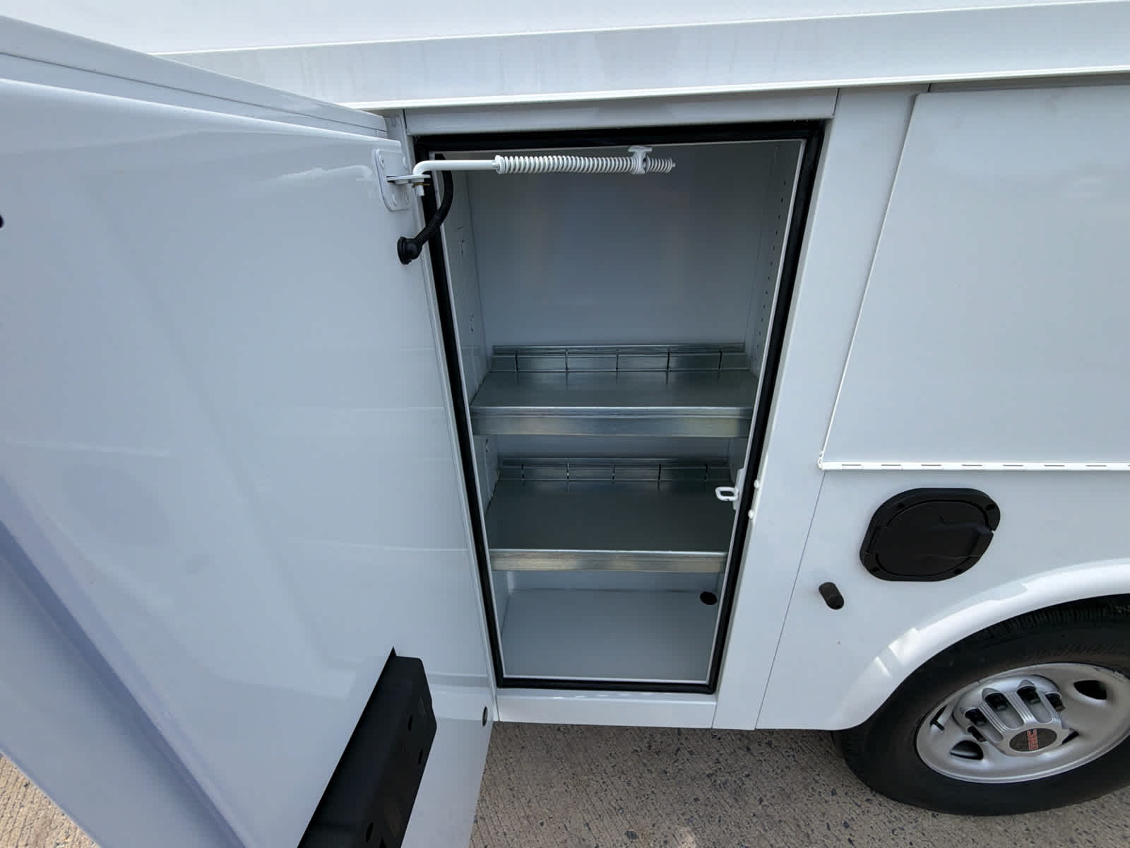 2025 GMC Savana Cutaway 3500 1WT