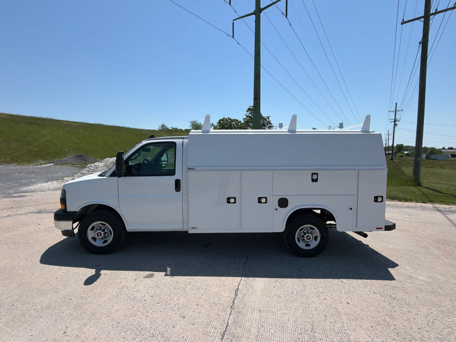 2025 GMC Savana Cutaway 3500 1WT