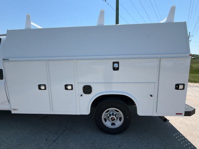 2025 GMC Savana Cutaway 3500 1WT