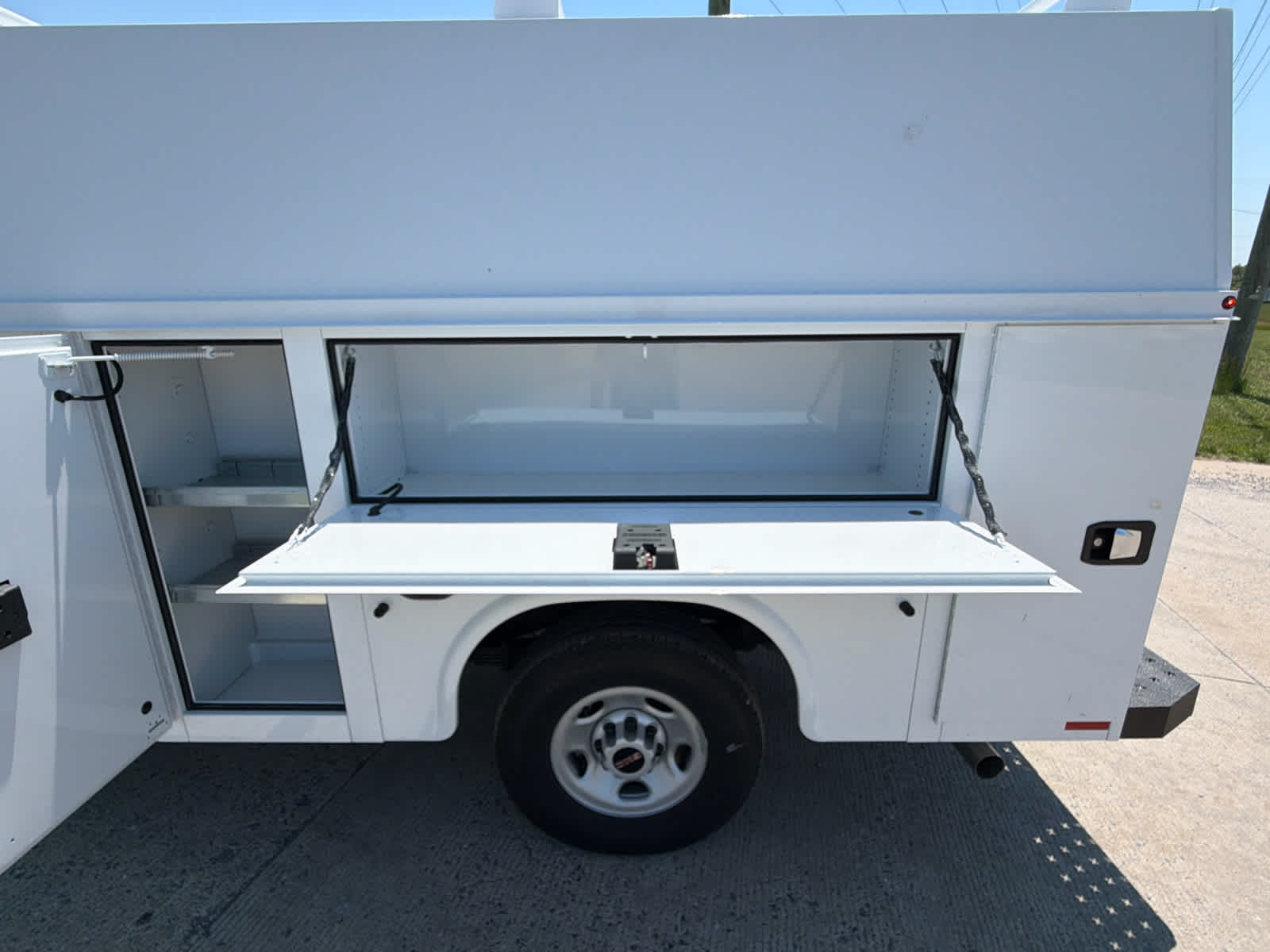 2025 GMC Savana Cutaway 3500 1WT