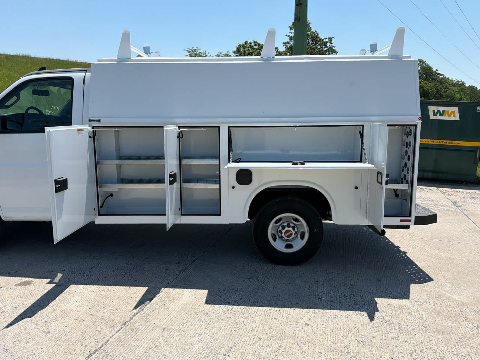 2025 GMC Savana Cutaway 3500 1WT