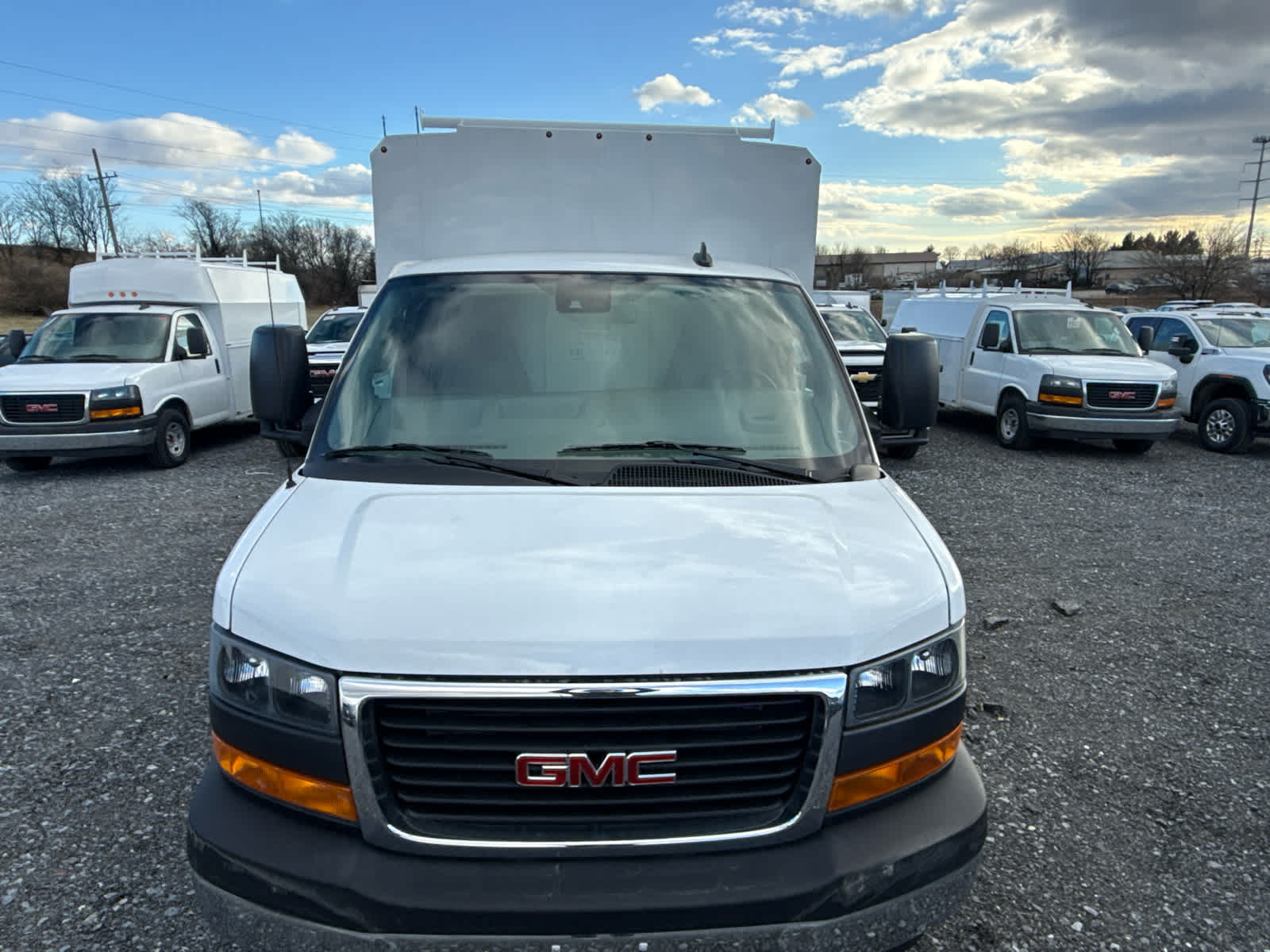 2025 GMC Savana Cutaway 3500 1WT