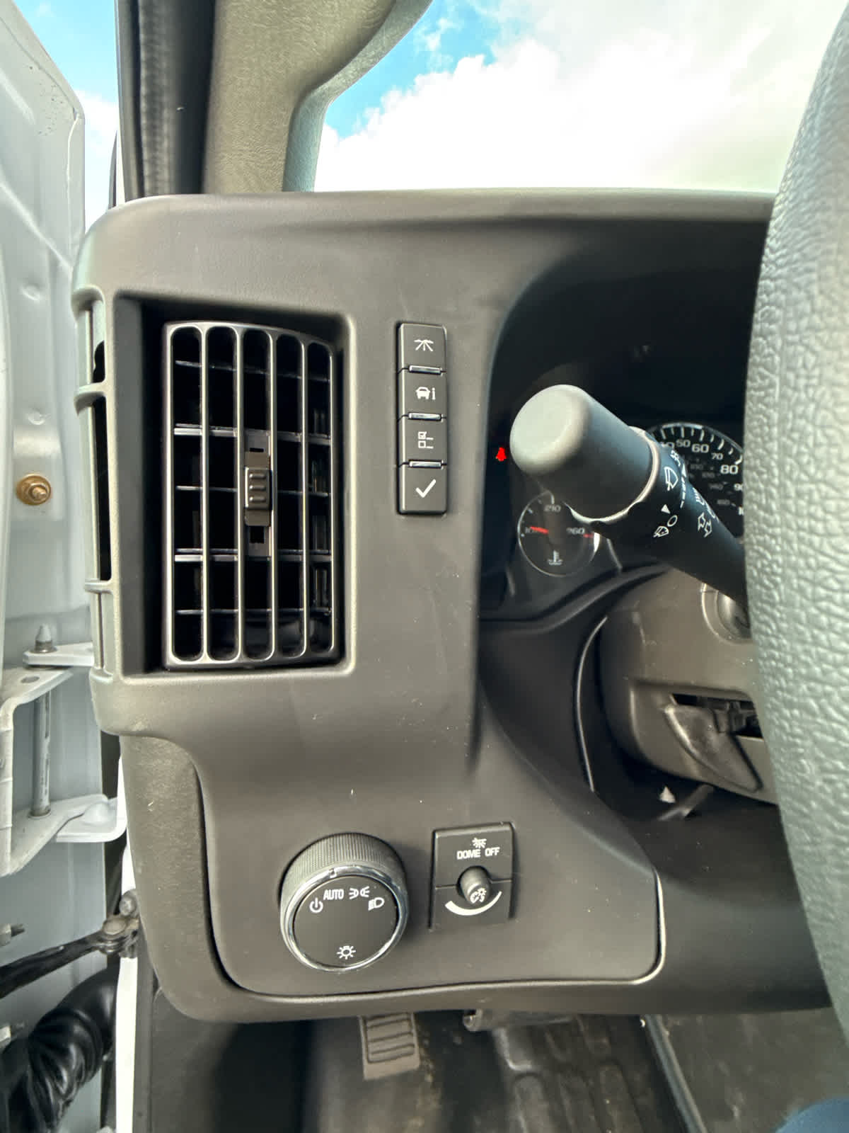 2025 GMC Savana Cutaway 3500 1WT