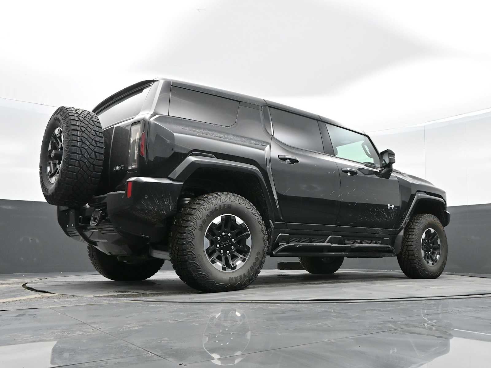 2024 GMC HUMMER EV SUV 2X