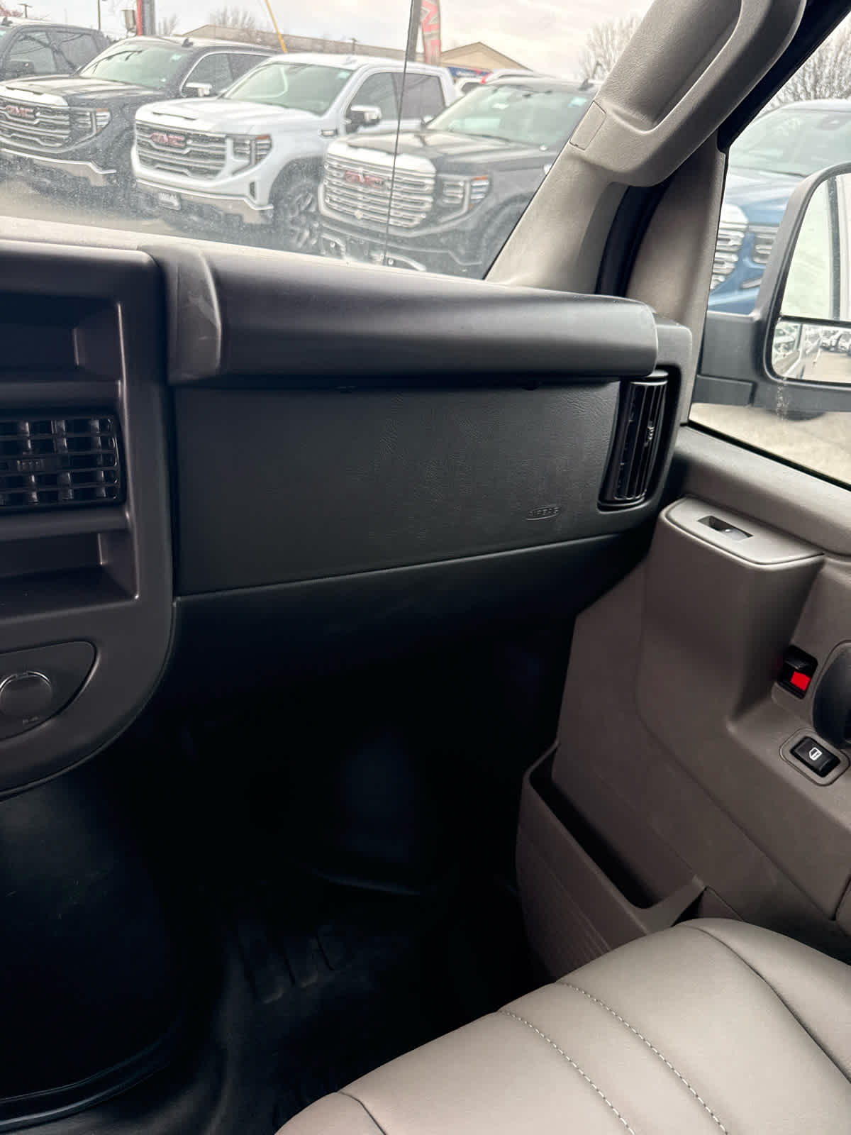 2025 GMC Savana Cargo 2500 Work Van