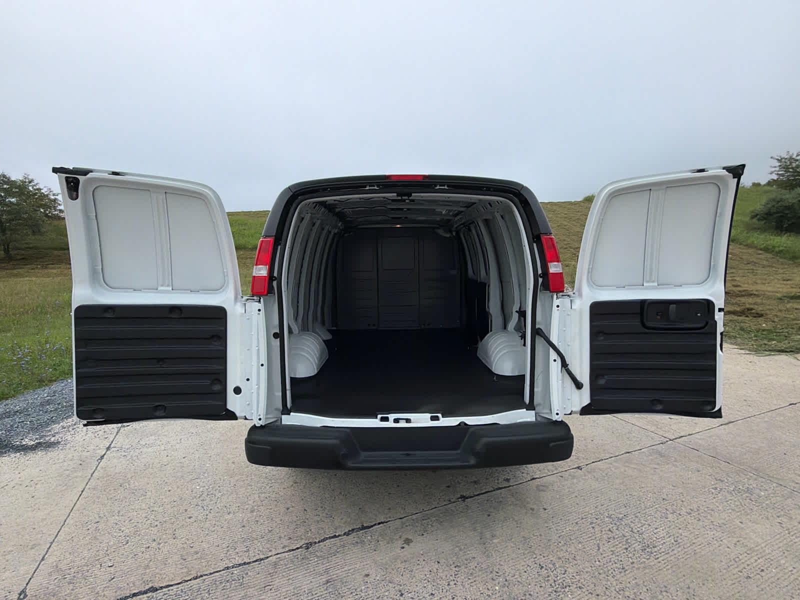 2025 GMC Savana Cargo Work Van