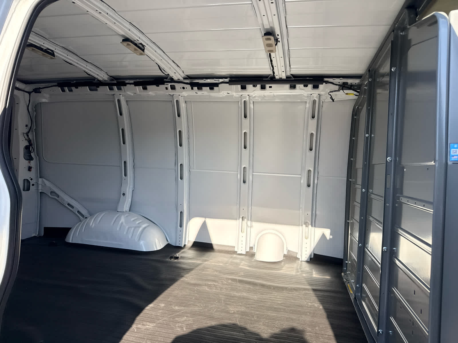 2025 GMC Savana Cargo 2500 Work Van