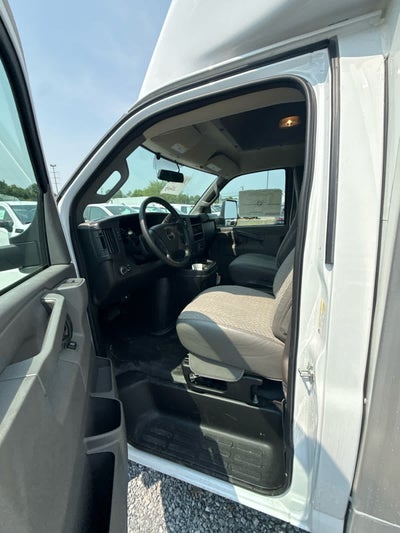 2025 GMC Savana Cutaway 3500 1WT
