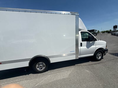 2025 GMC Savana Cutaway 3500 1WT