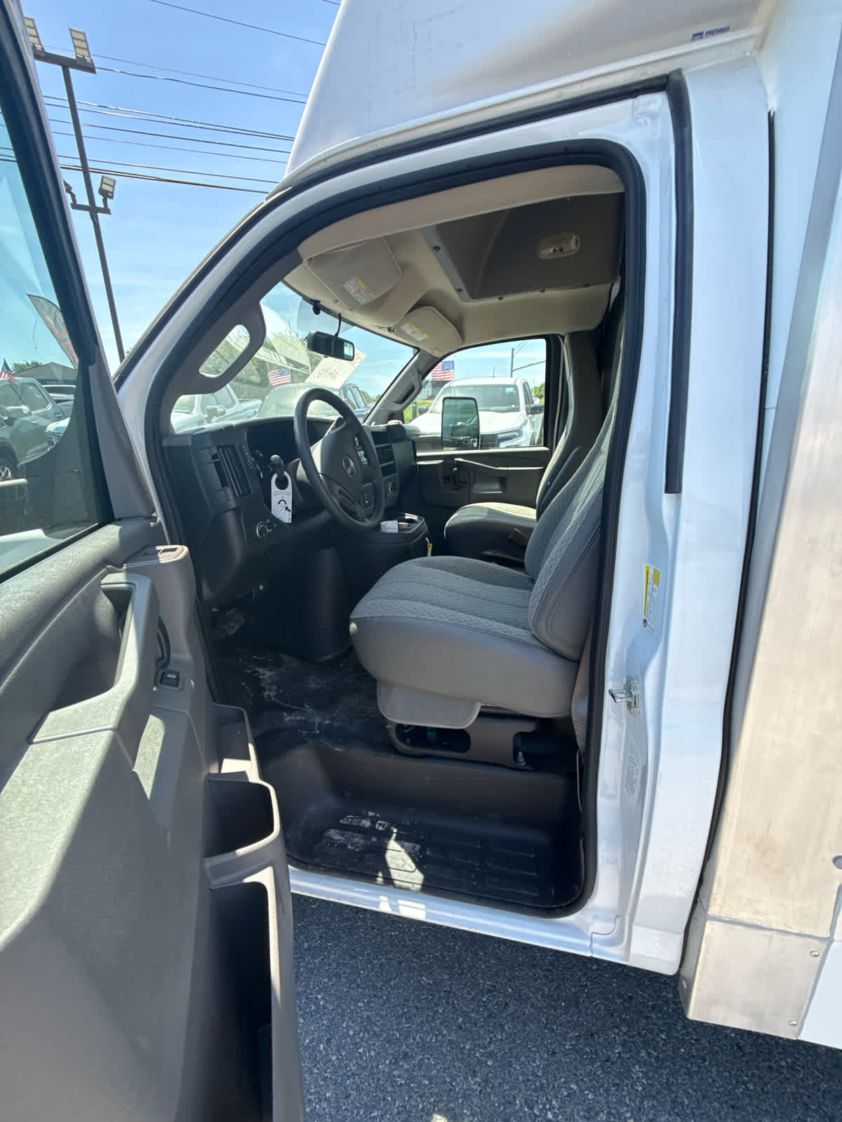 2025 GMC Savana Cutaway 3500 1WT