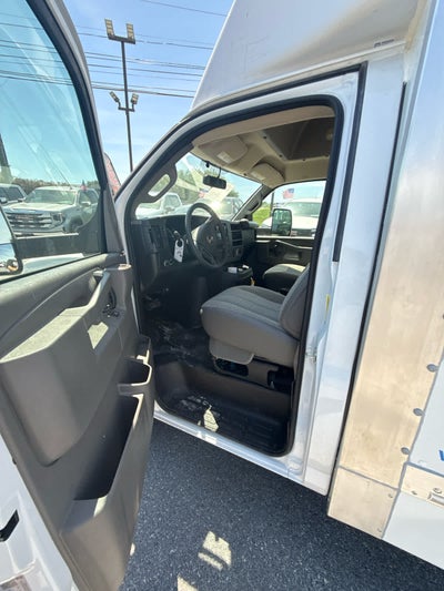 2025 GMC Savana Cutaway 3500 1WT