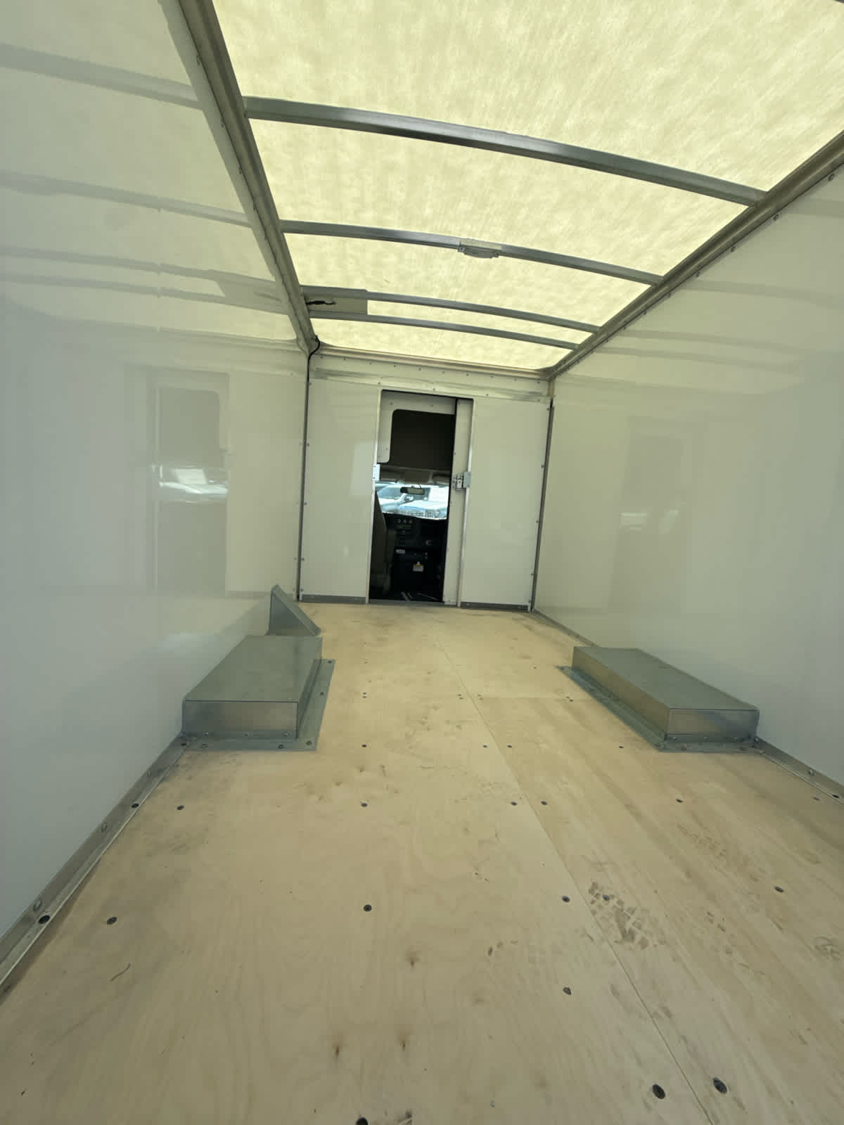 2025 GMC Savana Cutaway 3500 1WT
