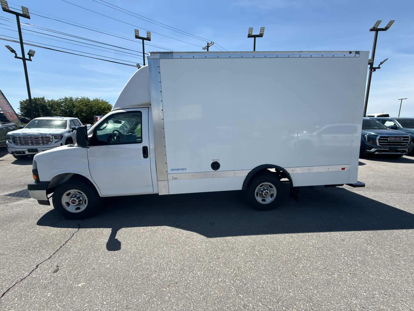2025 GMC Savana Cutaway 3500 1WT