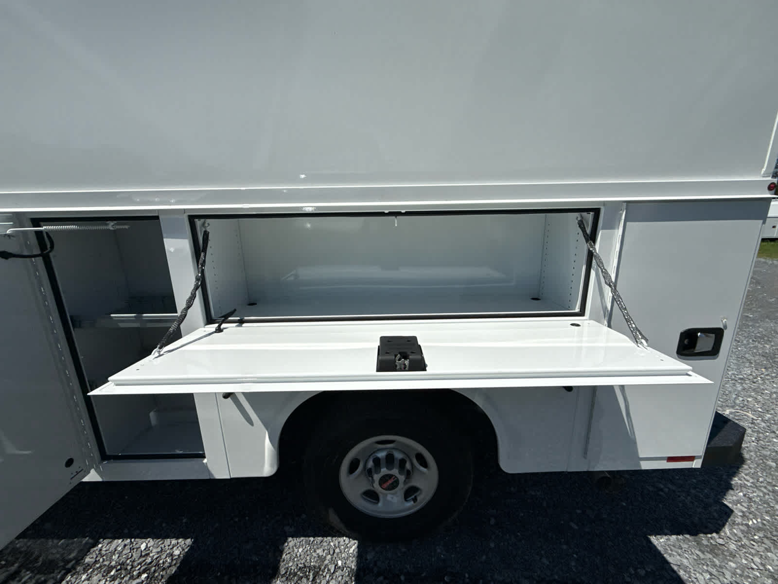 2025 GMC Savana Cutaway 3500 1WT