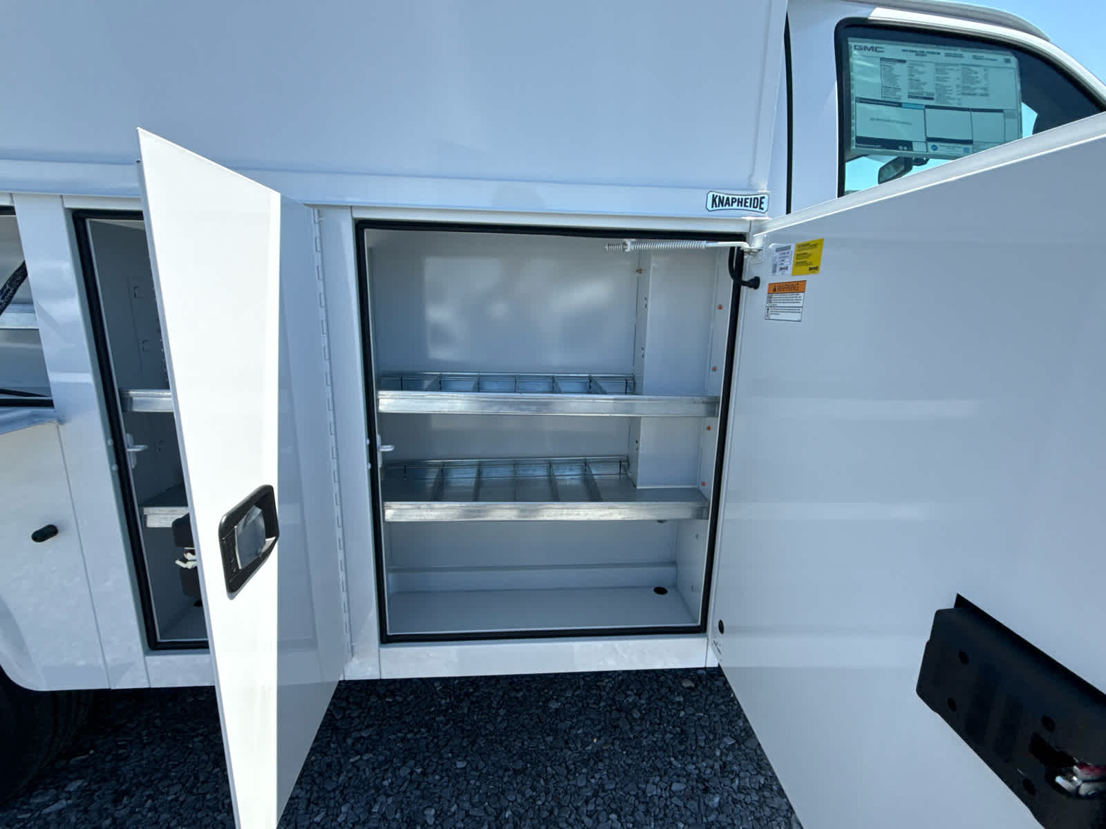 2025 GMC Savana Cutaway 3500 1WT