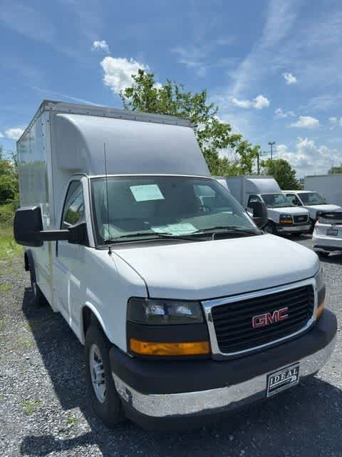 2025 GMC Savana Cutaway 3500 1WT