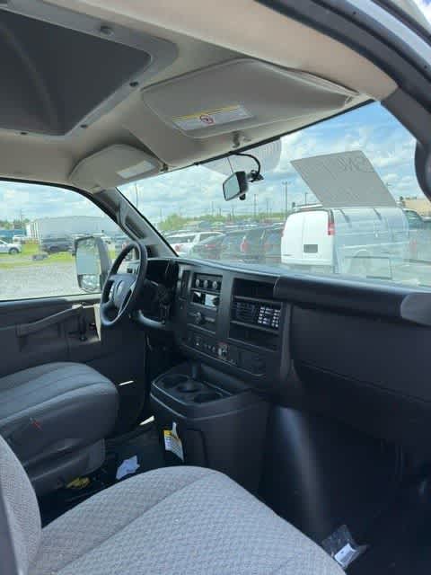 2025 GMC Savana Cutaway 3500 1WT