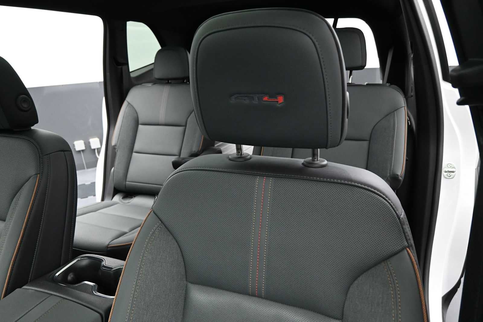 2024 GMC Acadia AT4
