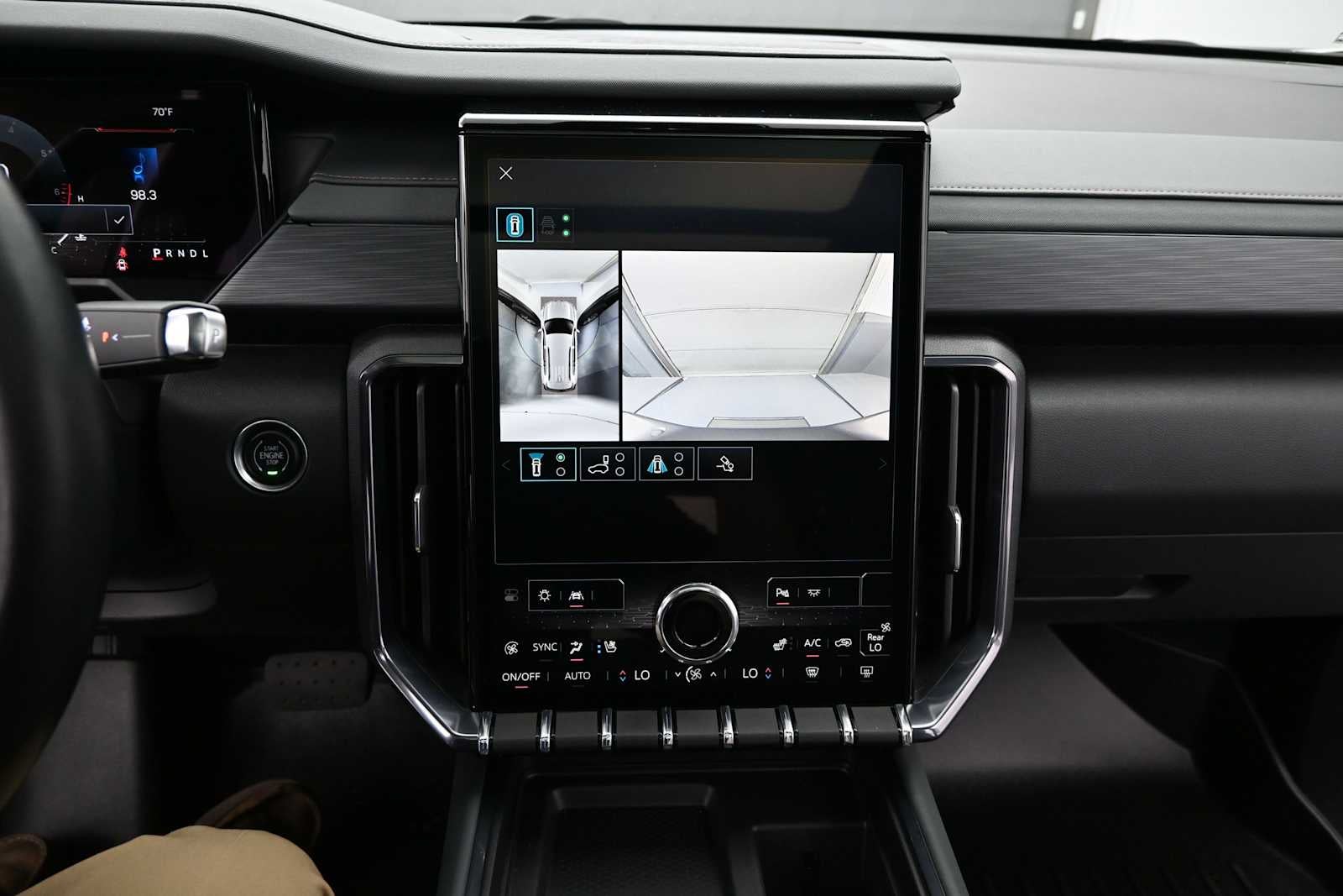 2024 GMC Acadia AT4