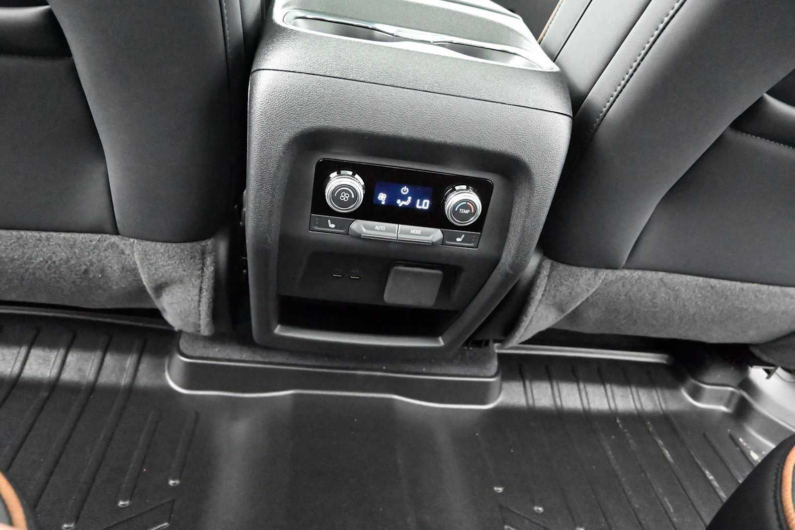 2024 GMC Acadia AT4