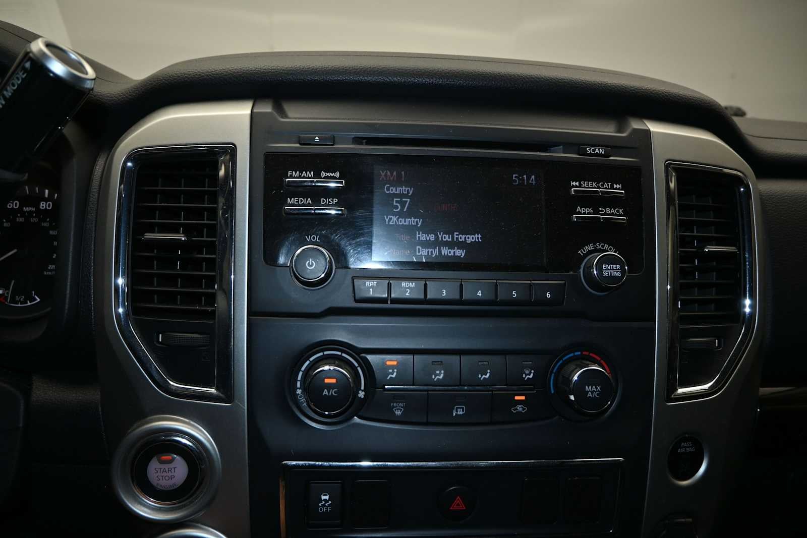 2017 Nissan Titan SV
