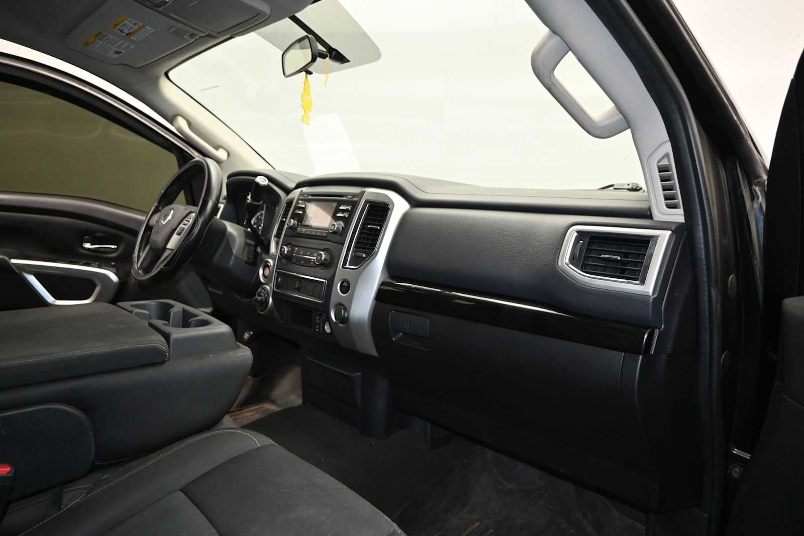 2017 Nissan Titan SV