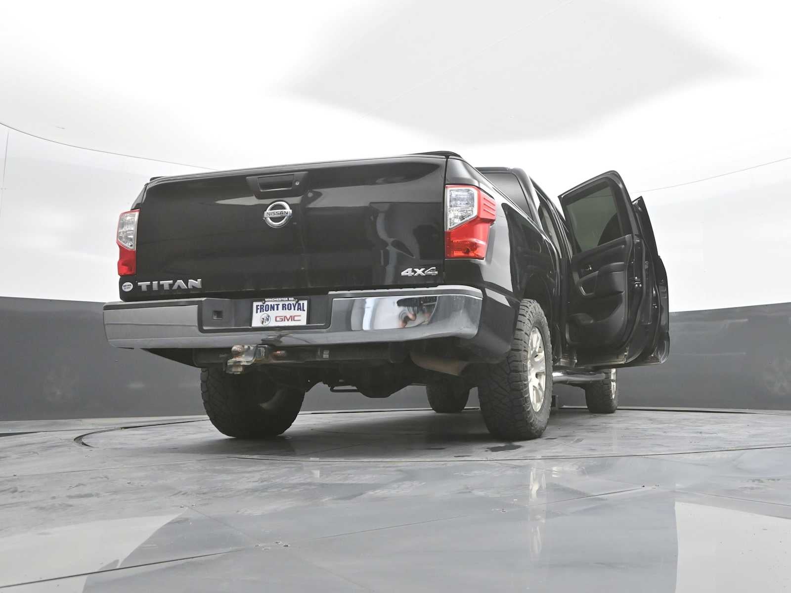 2017 Nissan Titan SV