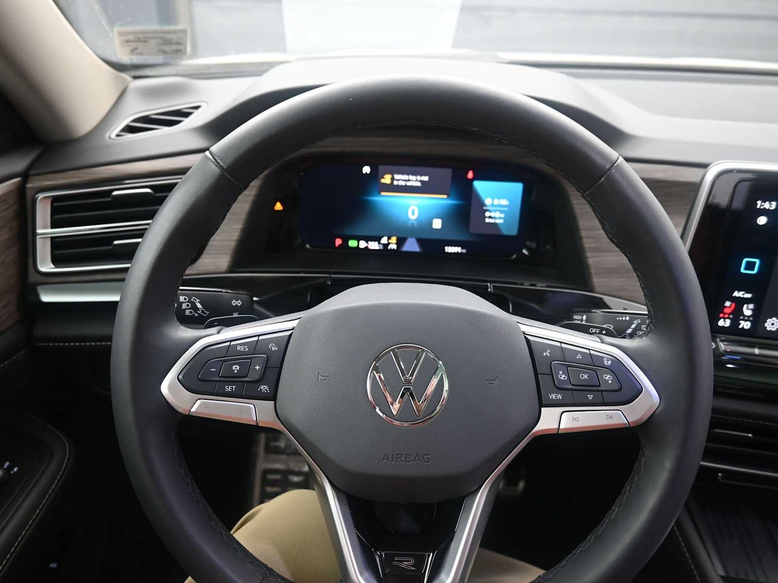 2025 Volkswagen Atlas 2.0T SEL Premium R-Line