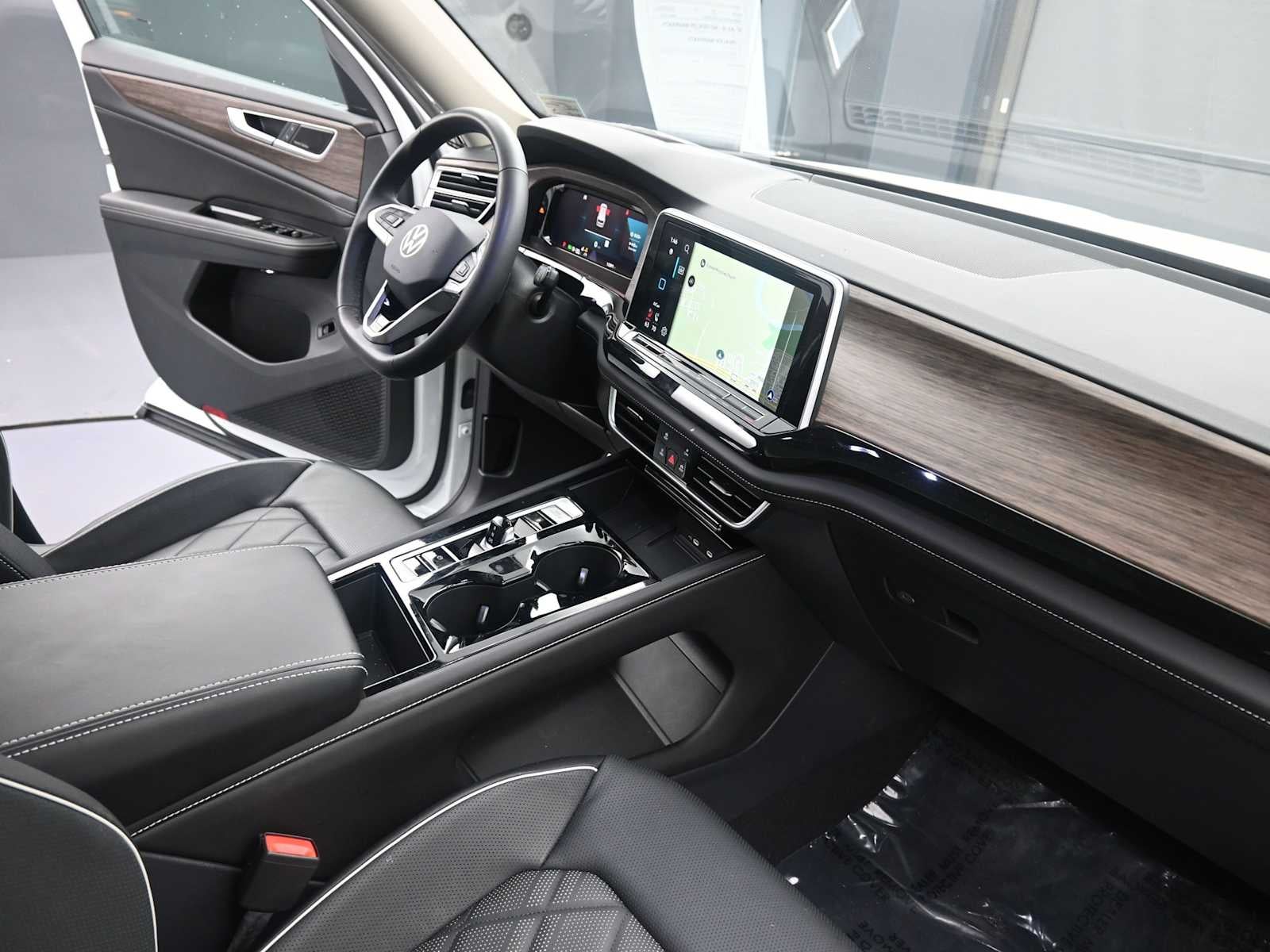 2025 Volkswagen Atlas 2.0T SEL Premium R-Line