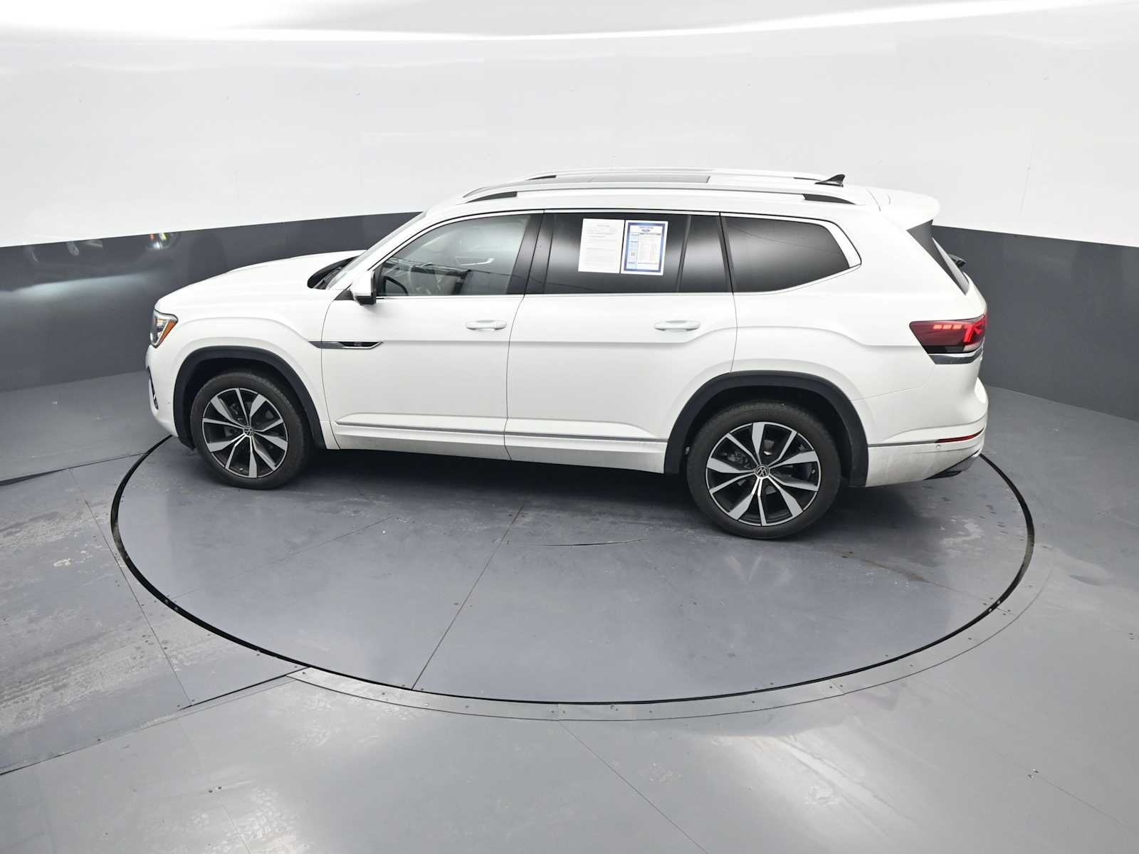 2025 Volkswagen Atlas 2.0T SEL Premium R-Line