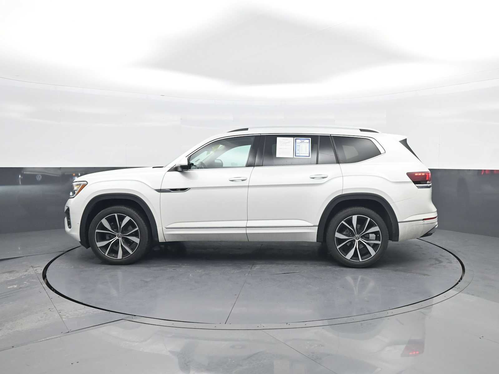 2025 Volkswagen Atlas 2.0T SEL Premium R-Line