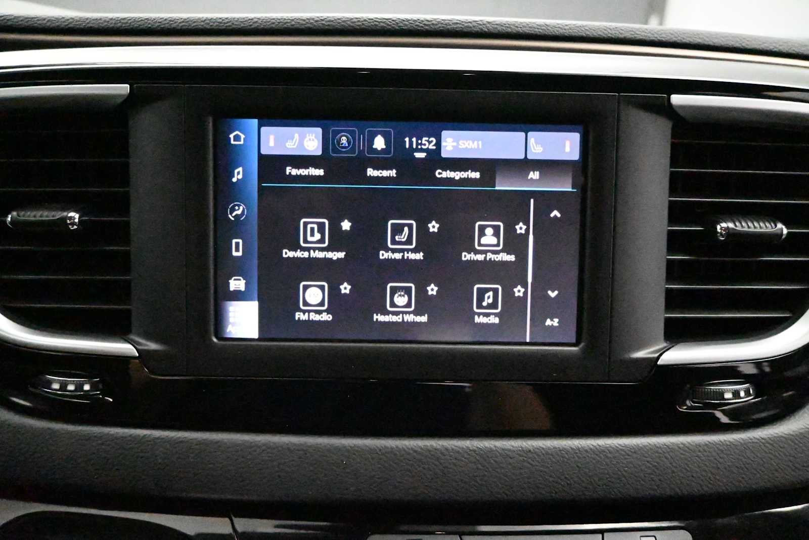 2023 Chrysler Voyager LX