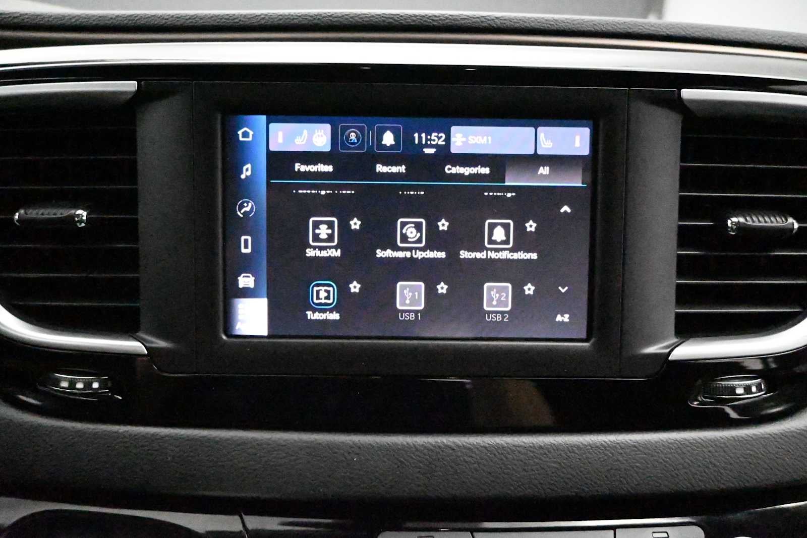 2023 Chrysler Voyager LX