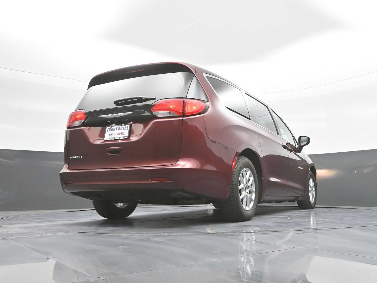 2023 Chrysler Voyager LX