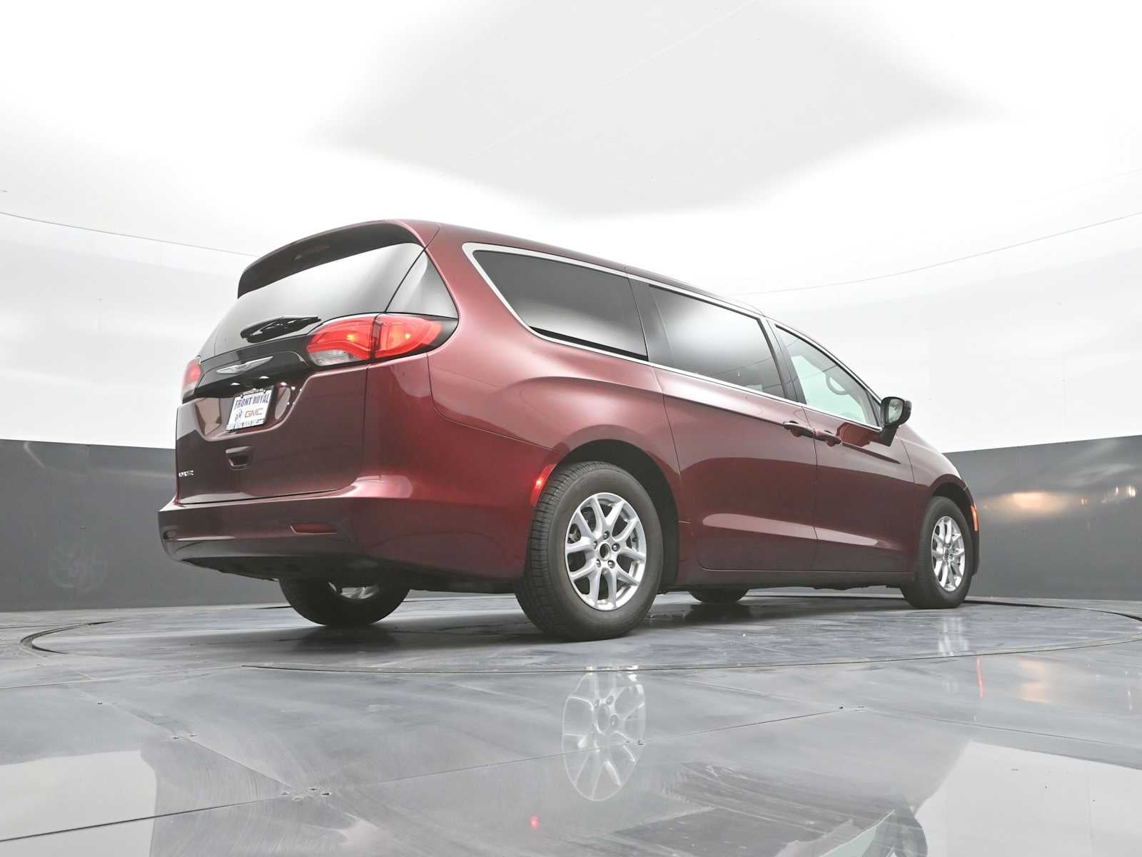 2023 Chrysler Voyager LX