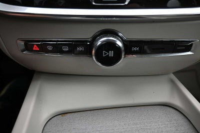 2024 Volvo S60 Plus Dark Theme