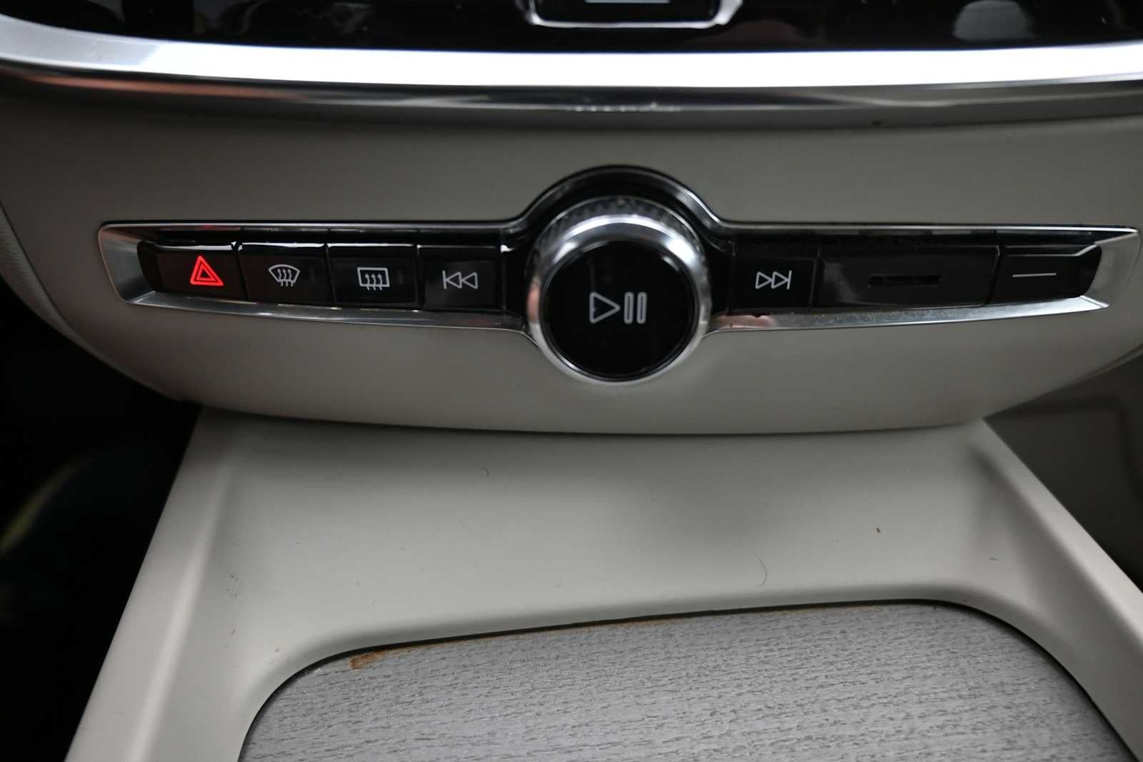 2024 Volvo S60 Plus Dark Theme