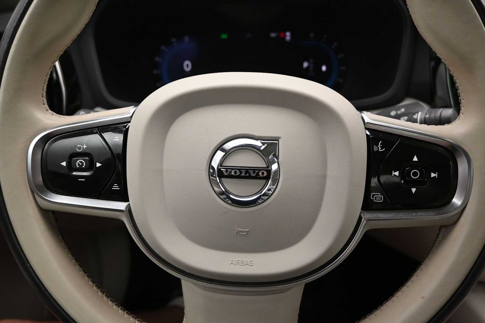 2024 Volvo S60 Plus Dark Theme