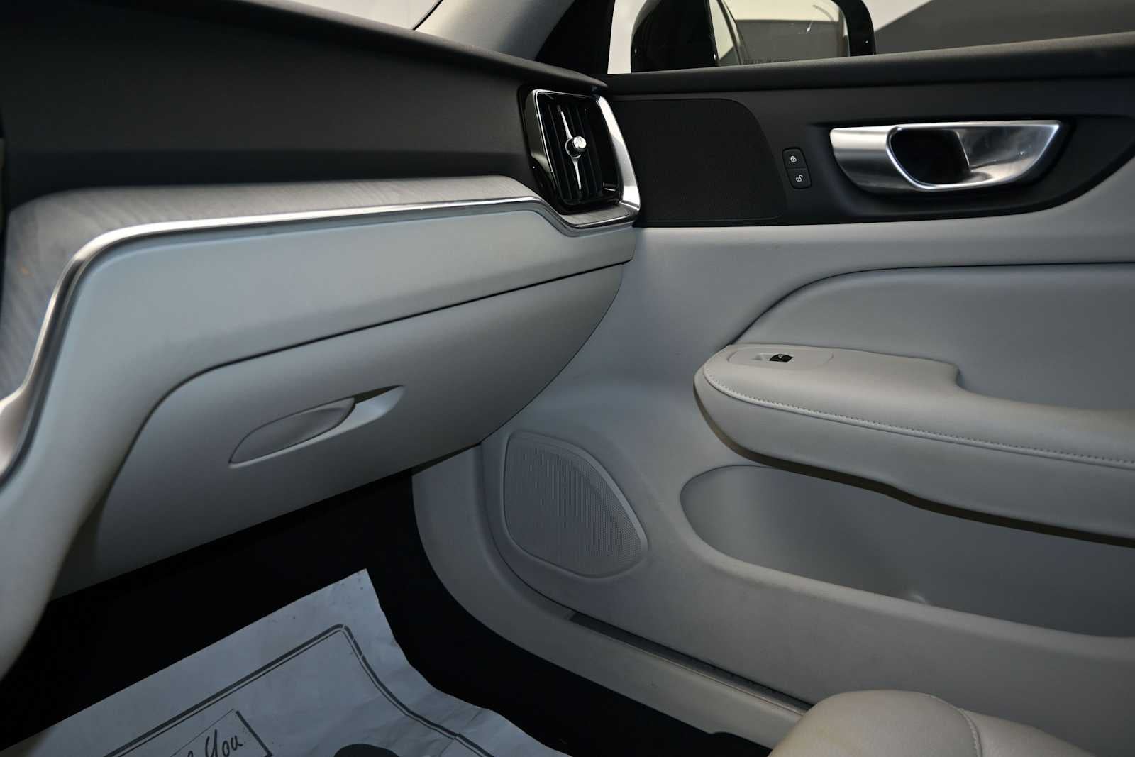 2024 Volvo S60 Plus Dark Theme