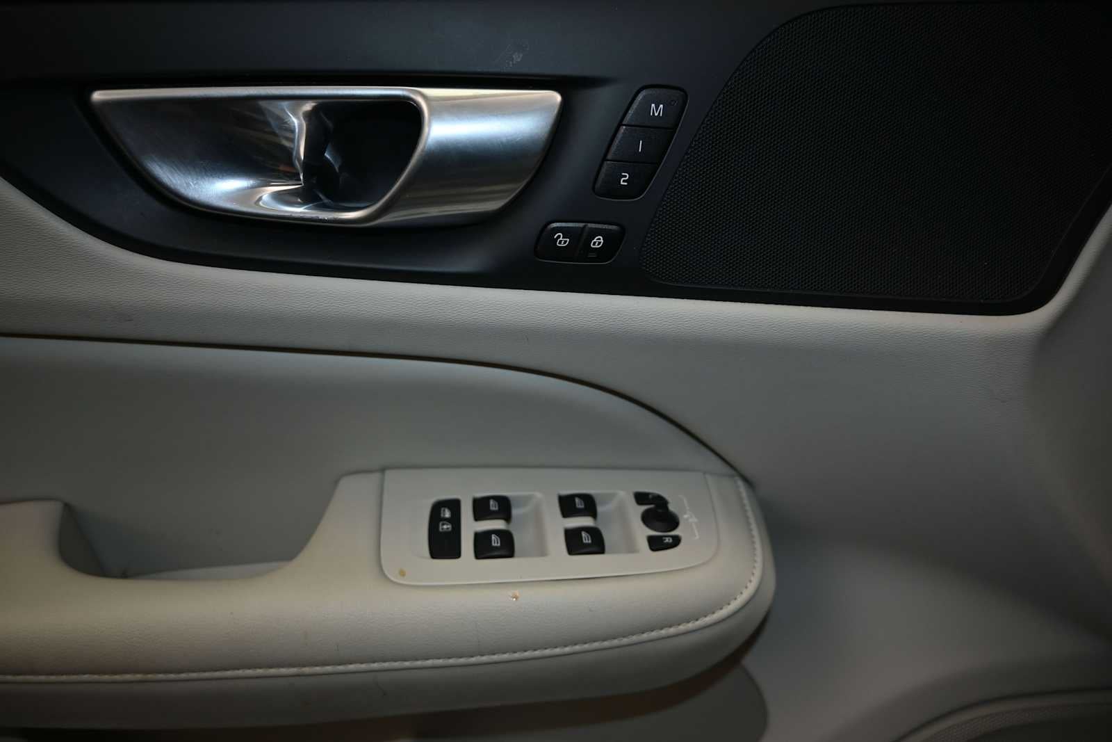 2024 Volvo S60 Plus Dark Theme