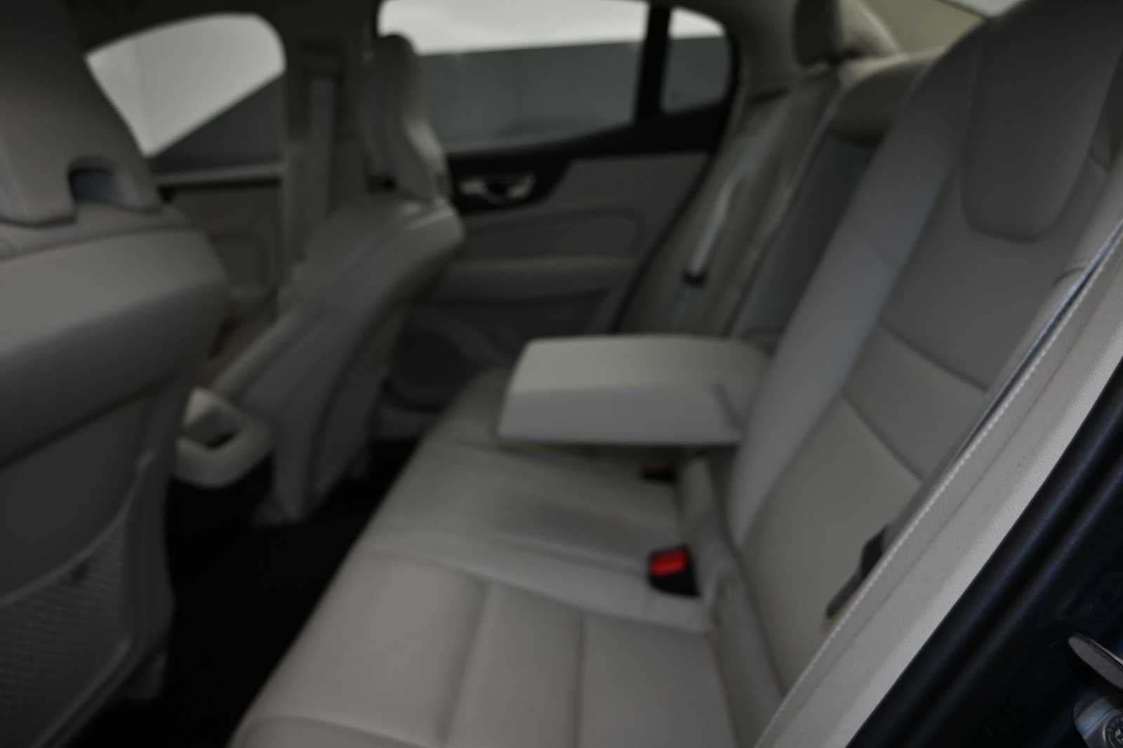 2024 Volvo S60 Plus Dark Theme