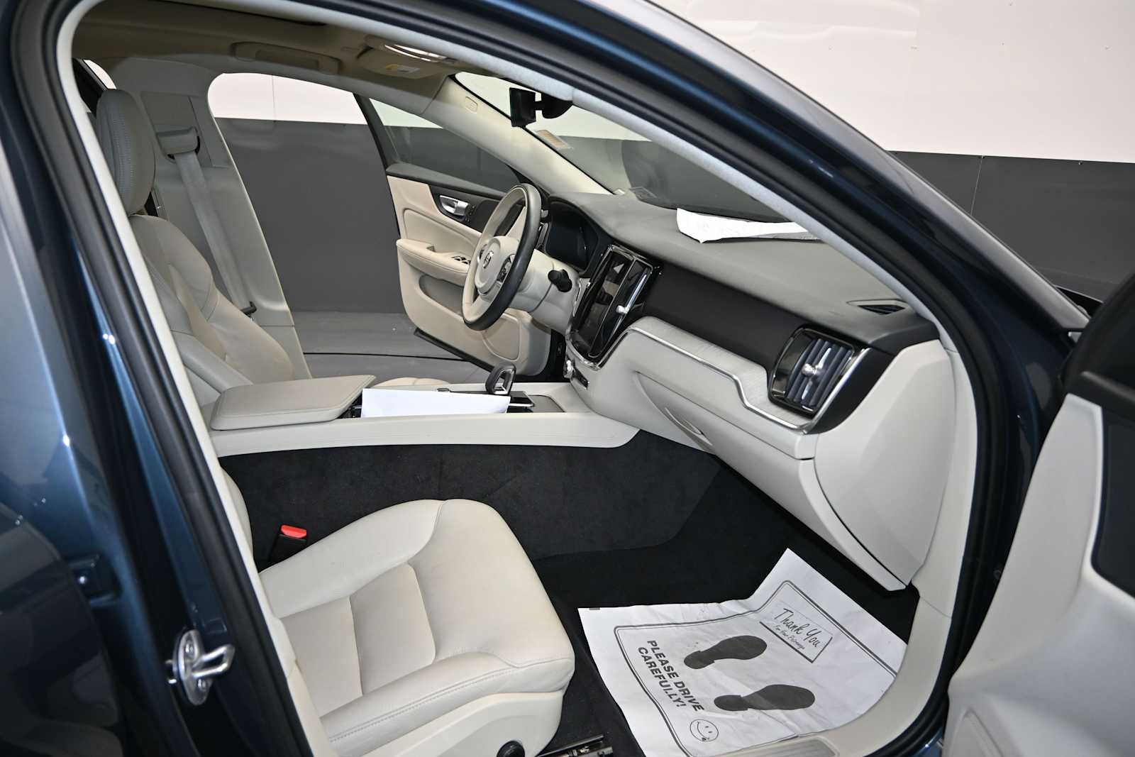 2024 Volvo S60 Plus Dark Theme