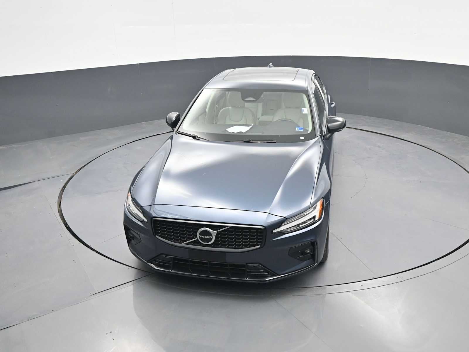 2024 Volvo S60 Plus Dark Theme