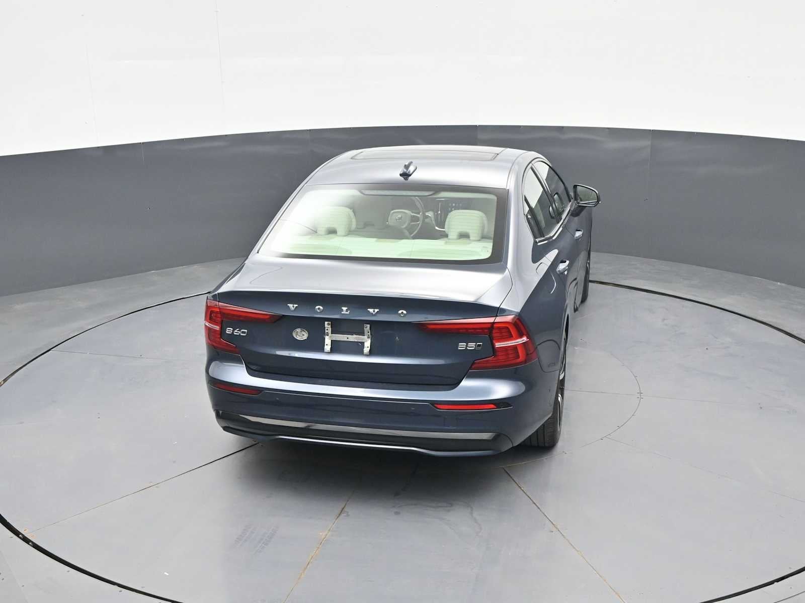 2024 Volvo S60 Plus Dark Theme