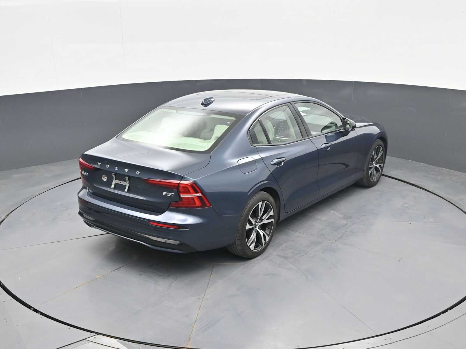 2024 Volvo S60 Plus Dark Theme